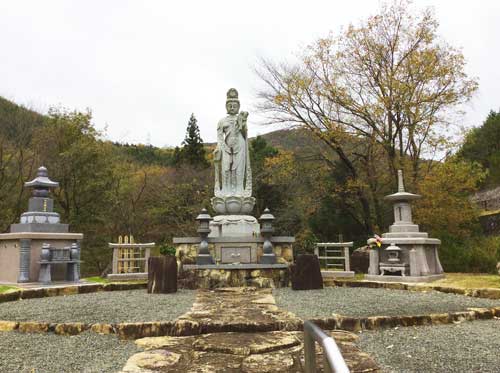 永代供養塔 観音様